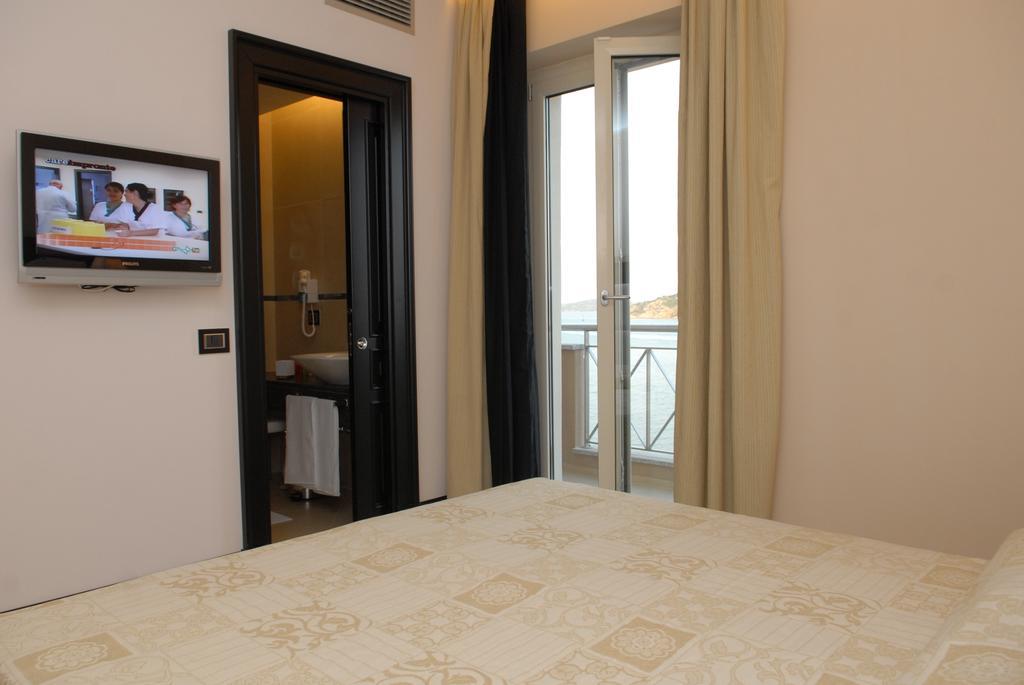Hotel Excelsior Ла-Маддалена Екстер'єр фото