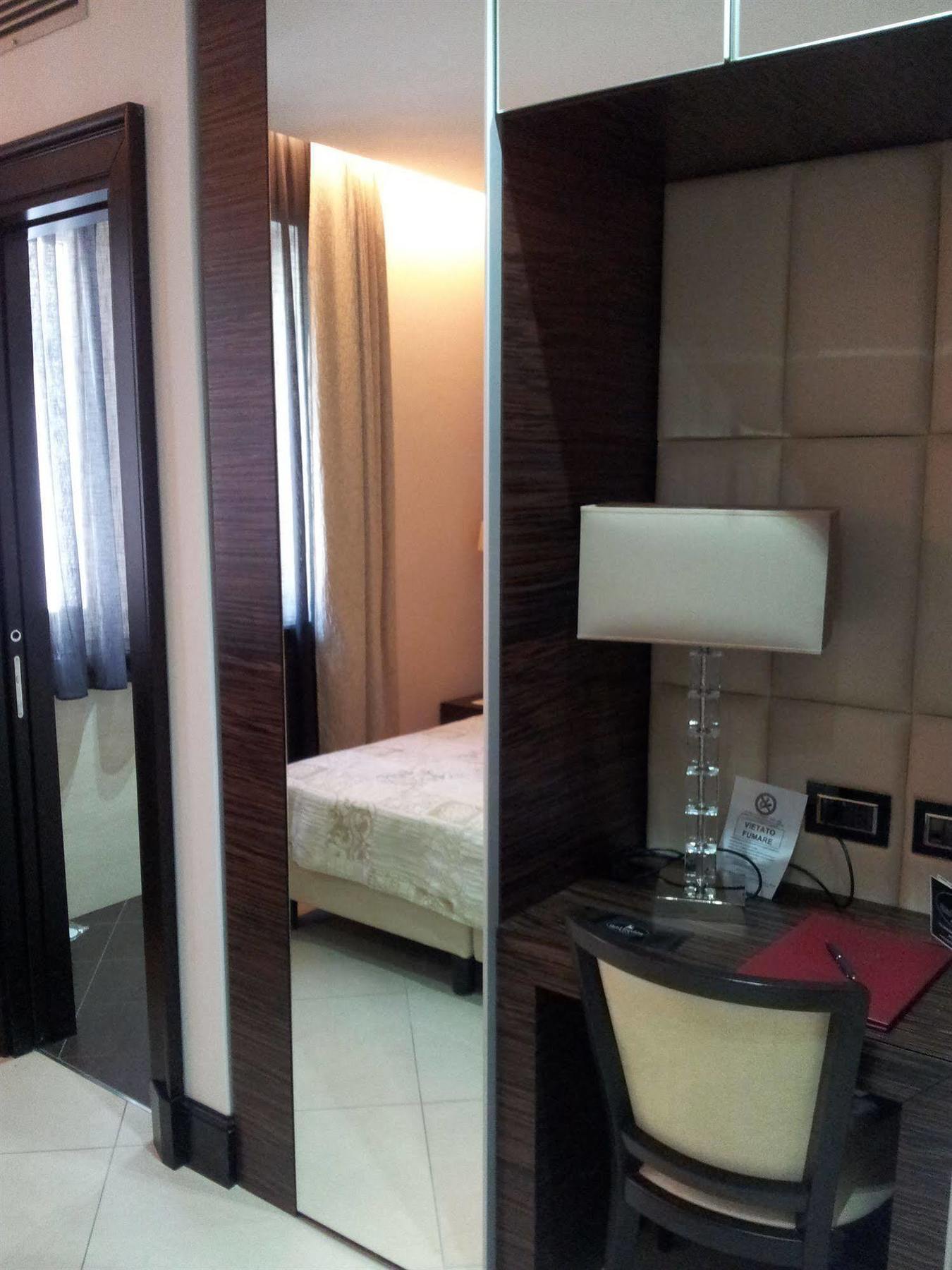 Hotel Excelsior Ла-Маддалена Екстер'єр фото