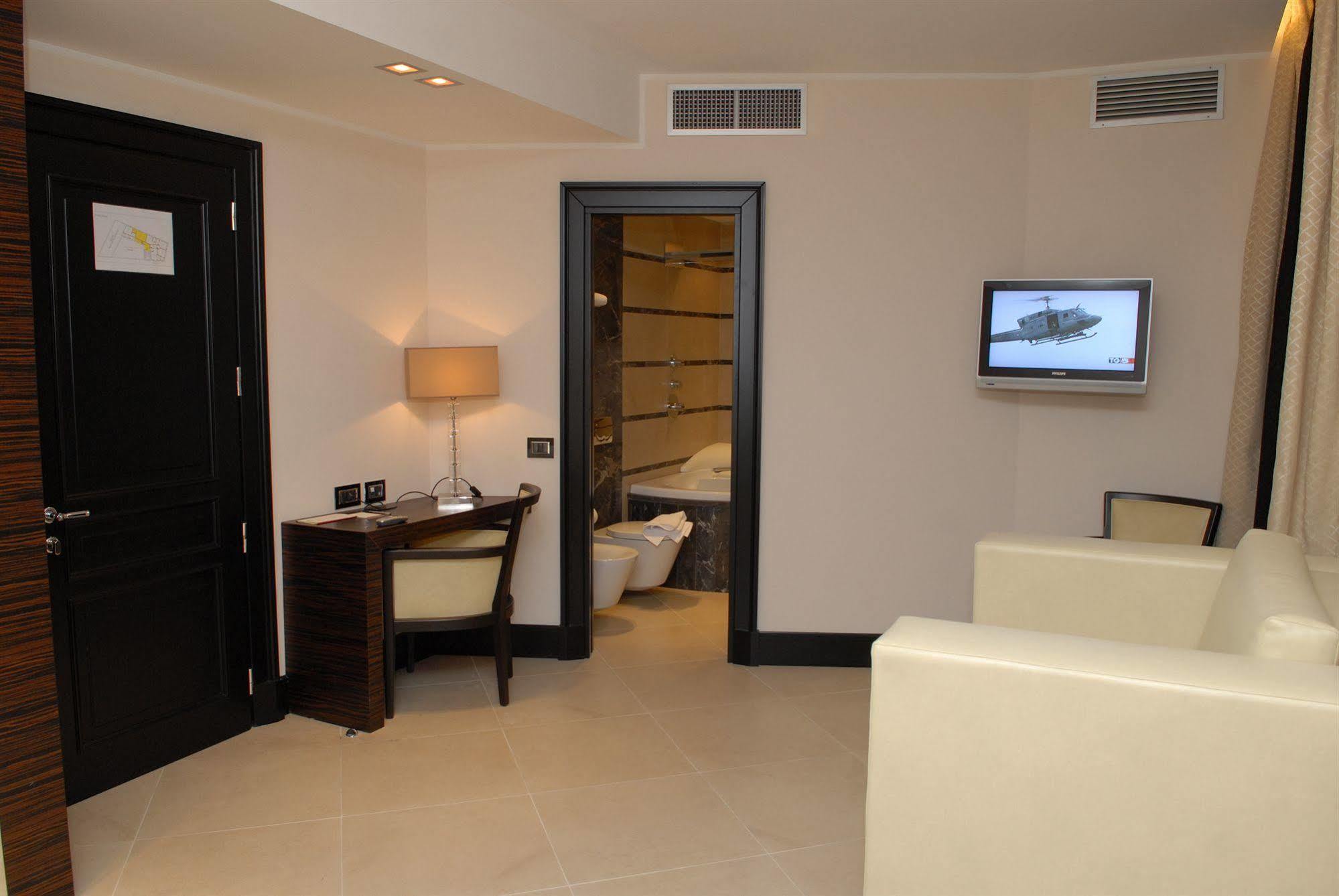 Hotel Excelsior Ла-Маддалена Екстер'єр фото