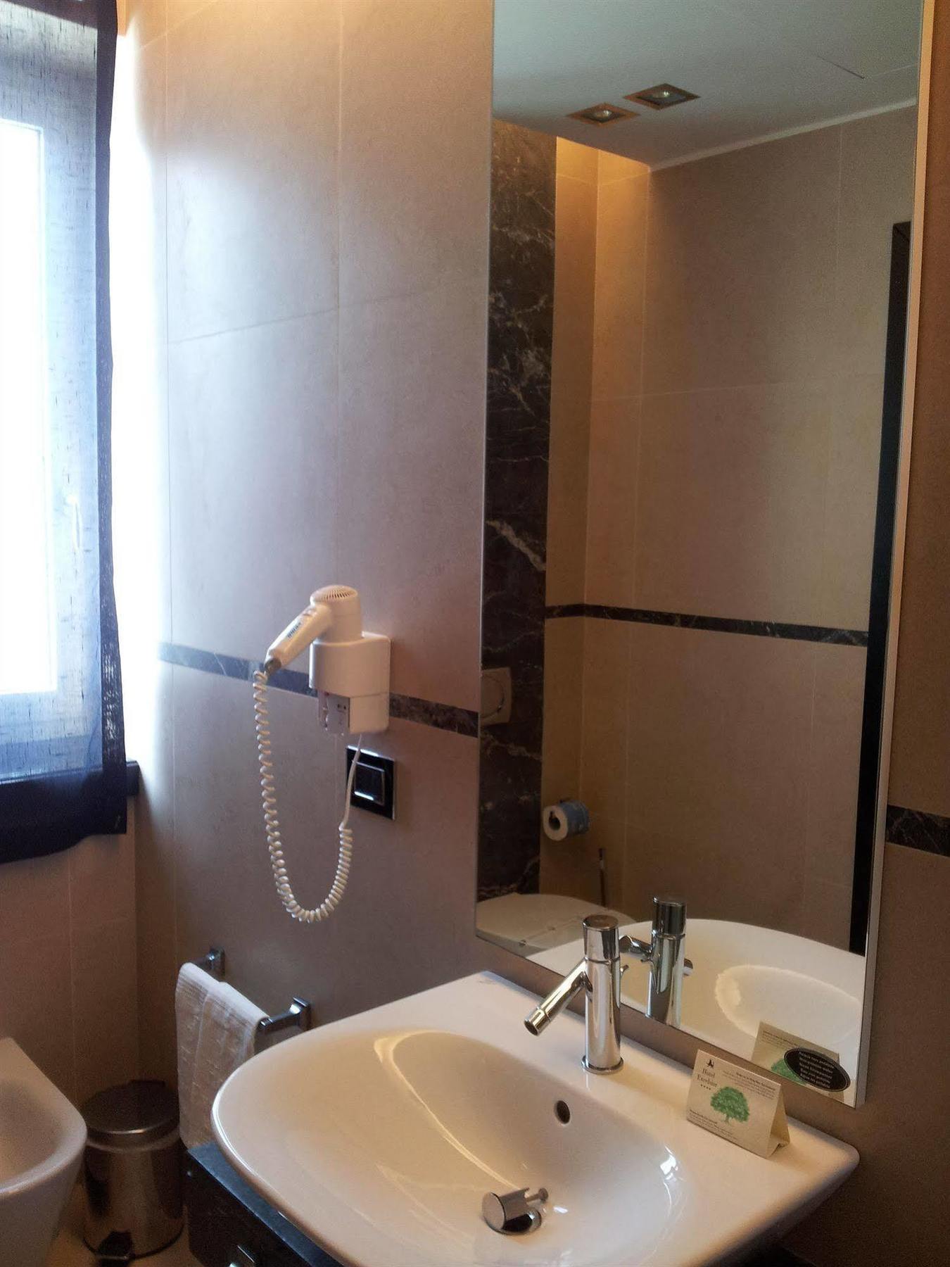 Hotel Excelsior Ла-Маддалена Екстер'єр фото