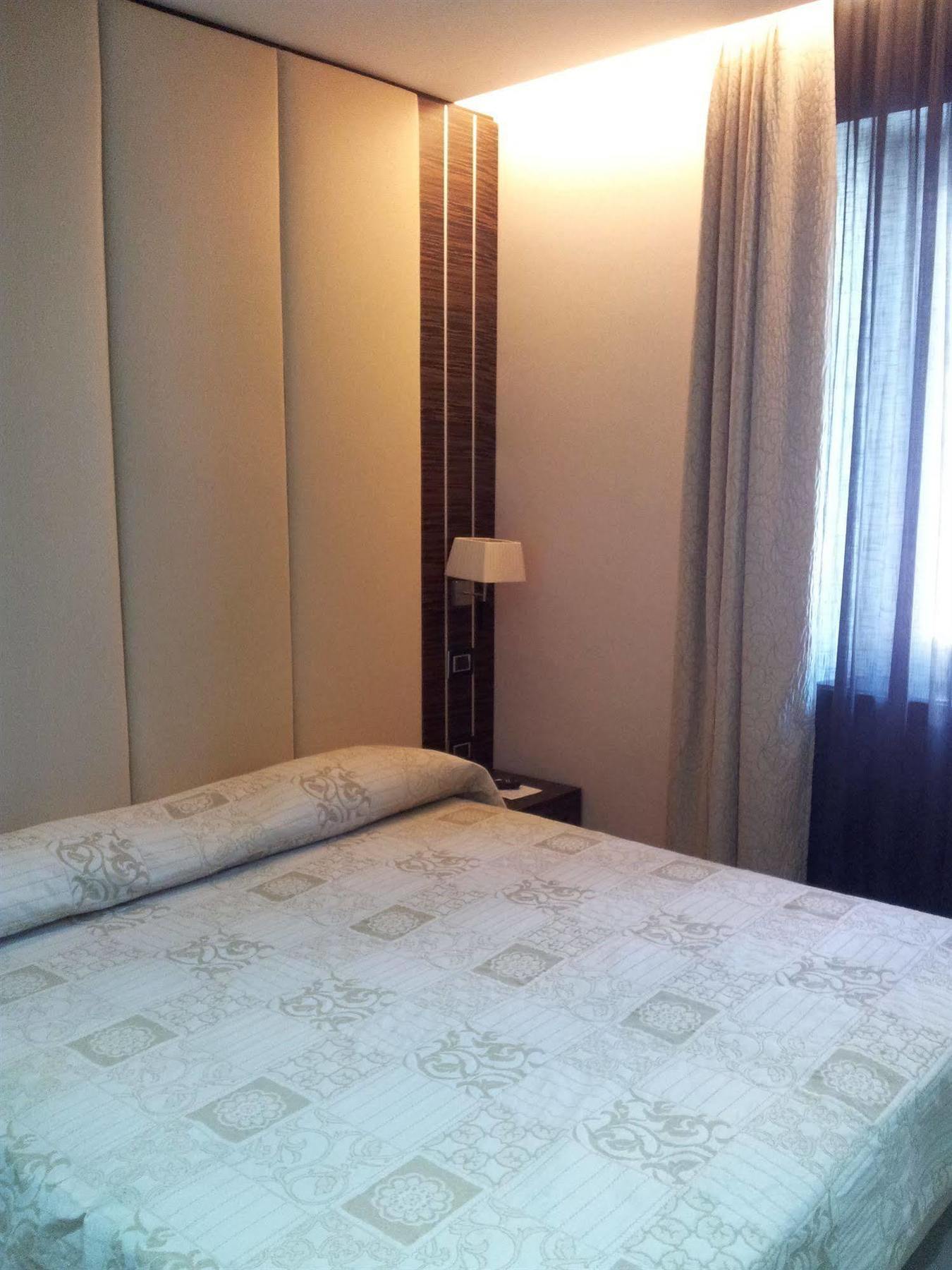 Hotel Excelsior Ла-Маддалена Екстер'єр фото