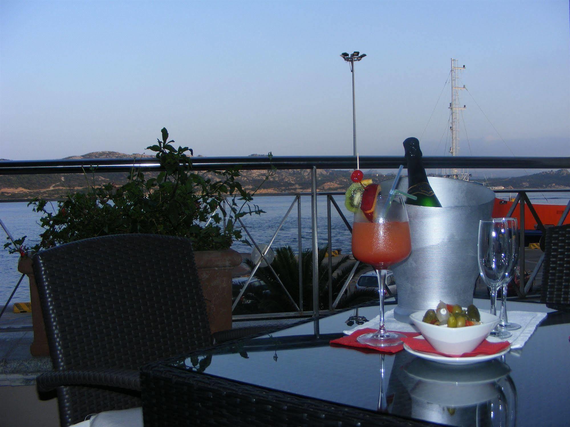 Hotel Excelsior Ла-Маддалена Екстер'єр фото